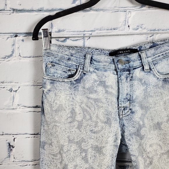 J Brand Skinny Leg Jeans in Vintage Bandana - Picture 4 of 9